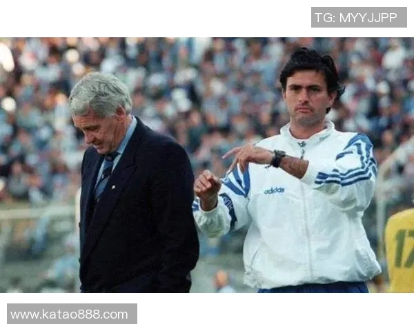 足球明星全解析粤语翻译版带你了解全球顶尖球员的精彩故事与成就