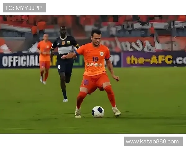 足球明星贝隆亲笔签名珍藏品揭晓引发球迷热议